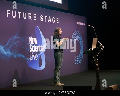 Helen Czerski, Ph.D., donne un discours intitulé ''un océan de sel', sur la scène future, à New Scientist Live 2022 Banque D'Images