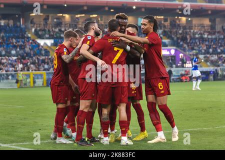 Genova, GE, Italie. 17th octobre 2022. Italie, Genova, oct 17 2022: Lorenzo Pellegrini (en tant que milieu de terrain Roma) marque et célèbre le but 1-0 à 9' pendant le match de football SAMPDORIA vs AS ROMA, série A Tim 2022-2023 day10 stade Ferraris (Credit image: © Fabrizio Andrea Bertani/Pacific Press via ZUMA Press Wire) Banque D'Images