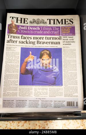 Liz 'Truss affronte plus de troubles après avoir sablé Braverman' The Times titre du journal Tory government Chambre des communes chaos 20 octobre 2022 Londres Royaume-Uni Banque D'Images