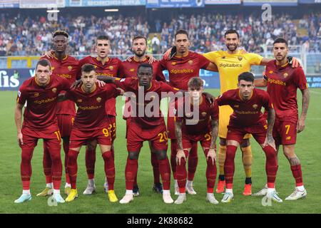 Genova, GE, Italie. 17th octobre 2022. Italie, Genova, octobre 17 2022: Comme Roma's ligne de départ au centre de la photo d'équipe pendant le jeu de football SAMPDORIA vs AS ROMA, Serie A Tim 2022-2023 day10 stade Ferraris (Credit image: © Fabrizio Andrea Bertani/Pacific Press via ZUMA Press Wire) Banque D'Images
