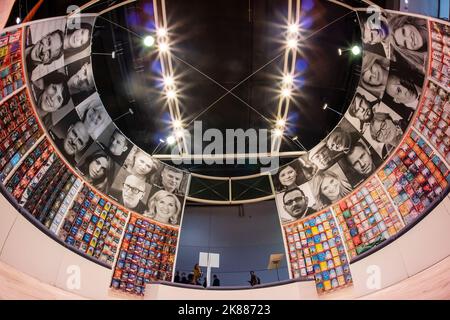 Francfort, Allemagne. 19th octobre 2022. Foire du livre de Francfort, Frankfurter Buchmesse 2022: Stand du groupe d'édition allemand Droemer Knaur. Crédit: Christian Lademann / LademannMedia Banque D'Images