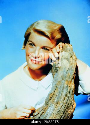 Barbara Bel Geddes actrice 01 mai 1955 **AVERTISSEMENT** cette photographie est à usage éditorial exclusif et est le droit d'auteur de la Société du film et/ou du photographe assigné par la Société du film ou de la production et ne peut être reproduite que par des publications dans le cadre de la promotion du film ci-dessus. Un crédit obligatoire pour la société de film est requis. Le photographe doit également être crédité lorsqu'il est connu. Aucune utilisation commerciale ne peut être accordée sans l'autorisation écrite de la Société du film. Banque D'Images