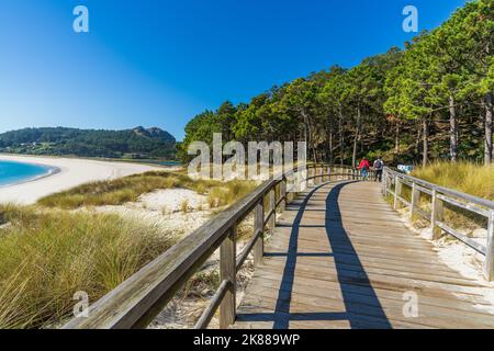 Belle plage de Rodas dans le parc national des Îles Cies à Vigo, Galice, Espagne. Banque D'Images