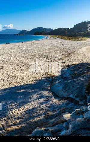 Belle plage de Rodas dans le parc national des Îles Cies à Vigo, Galice, Espagne. Banque D'Images