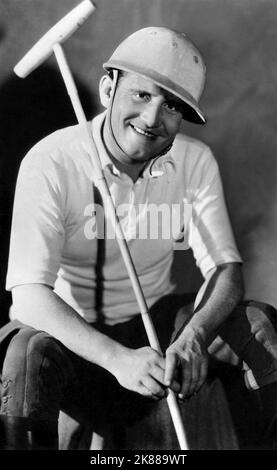 Spencer Tracy Actor 01 mai 1935 **AVERTISSEMENT** cette photographie est destinée à un usage éditorial exclusif et est protégée par les droits d'auteur de la Société du film et/ou du photographe attribué par la Société du film ou de la production et ne peut être reproduite que par des publications dans le cadre de la promotion du film ci-dessus. Un crédit obligatoire pour la société de film est requis. Le photographe doit également être crédité lorsqu'il est connu. Aucune utilisation commerciale ne peut être accordée sans l'autorisation écrite de la Société du film. Banque D'Images