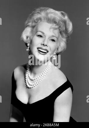 EVA Gabor actrice 01 mai 1958 **AVERTISSEMENT** cette photographie est réservée à un usage éditorial et est protégée par les droits d'auteur de la Société cinématographique et/ou du photographe désigné par la Société cinématographique ou la Société de production et ne peut être reproduite que par des publications dans le cadre de la promotion du film ci-dessus. Un crédit obligatoire à The film Company est requis. Le photographe doit également être crédité lorsqu'il est connu. Aucune utilisation commerciale ne peut être accordée sans autorisation écrite de The film Company. Banque D'Images