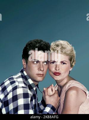 Tony Curtis & Janet Leigh Actor & actrice 01 mai 1953 **AVERTISSEMENT** cette photographie est à usage éditorial exclusif et est protégée par les droits d'auteur de la Société cinématographique et/ou du photographe désigné par la Société de film ou de production et ne peut être reproduite que par des publications dans le cadre de la promotion de Le film ci-dessus. Un crédit obligatoire pour la société de film est requis. Le photographe doit également être crédité lorsqu'il est connu. Aucune utilisation commerciale ne peut être accordée sans l'autorisation écrite de la Société du film. Banque D'Images