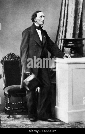 Hans Christian Andersen écrivain, auteur 01 mai 1855 **AVERTISSEMENT** cette photographie est destinée à un usage éditorial exclusif et est protégée par les droits d'auteur de la Société du film et/ou du photographe attribué par la Société du film ou de la production et ne peut être reproduite que par des publications dans le cadre de la promotion du film ci-dessus. Un crédit obligatoire pour la société de film est requis. Le photographe doit également être crédité lorsqu'il est connu. Aucune utilisation commerciale ne peut être accordée sans l'autorisation écrite de la Société du film. Banque D'Images