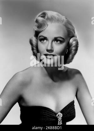 Dorothy Malone actrice 01 mai 1957 **AVERTISSEMENT** cette photographie est à usage éditorial exclusif et est le droit d'auteur de la Société du film et/ou du photographe assigné par la Société du film ou de la production et ne peut être reproduite que par des publications en conjonction avec la promotion du film ci-dessus. Un crédit obligatoire pour la société de film est requis. Le photographe doit également être crédité lorsqu'il est connu. Aucune utilisation commerciale ne peut être accordée sans l'autorisation écrite de la Société du film. Banque D'Images