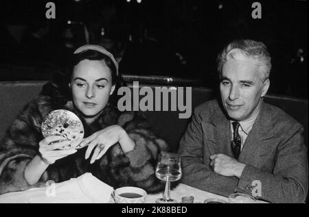 Paulette Goddard & Charlie Chaplin actrice et comédienne 01 mai 1940 **AVERTISSEMENT** cette photographie est à usage éditorial exclusif et est protégée par les droits d'auteur de la Société cinématographique et/ou du photographe désigné par la Société de film ou de production et ne peut être reproduite que par des publications dans le cadre de la promotion de Le film ci-dessus. Un crédit obligatoire pour la société de film est requis. Le photographe doit également être crédité lorsqu'il est connu. Aucune utilisation commerciale ne peut être accordée sans l'autorisation écrite de la Société du film. Banque D'Images