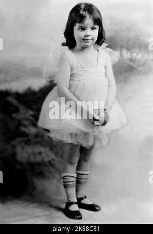 Judy Garland actrice 01 mai 1925 **AVERTISSEMENT** cette photographie est à usage éditorial exclusif et est le droit d'auteur de la Société de film et/ou le photographe assigné par la Société de film ou de production et ne peut être reproduite que par des publications en conjonction avec la promotion du film ci-dessus. Un crédit obligatoire pour la société de film est requis. Le photographe doit également être crédité lorsqu'il est connu. Aucune utilisation commerciale ne peut être accordée sans l'autorisation écrite de la Société du film. Banque D'Images