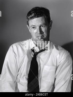 Sterling Hayden acteur 01 mai 1954 **AVERTISSEMENT** cette photographie est à usage éditorial exclusif et est le droit d'auteur de la Société du film et/ou du photographe assigné par la Société du film ou de la production et ne peut être reproduite que par des publications en conjonction avec la promotion du film ci-dessus. Un crédit obligatoire pour la société de film est requis. Le photographe doit également être crédité lorsqu'il est connu. Aucune utilisation commerciale ne peut être accordée sans l'autorisation écrite de la Société du film. Banque D'Images