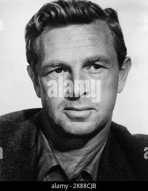 Sterling Hayden acteur 01 mai 1955 **AVERTISSEMENT** cette photographie est à usage éditorial exclusif et est le droit d'auteur de la Société du film et/ou du photographe assigné par la Société du film ou de la production et ne peut être reproduite que par des publications en conjonction avec la promotion du film ci-dessus. Un crédit obligatoire pour la société de film est requis. Le photographe doit également être crédité lorsqu'il est connu. Aucune utilisation commerciale ne peut être accordée sans l'autorisation écrite de la Société du film. Banque D'Images