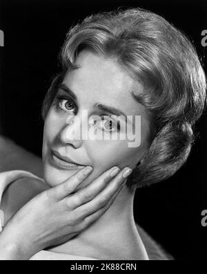Maria Schell actrice 01 mai 1957 **AVERTISSEMENT** cette photographie est réservée à un usage éditorial et est protégée par les droits d'auteur de la Société cinématographique et/ou du photographe désigné par la Société cinématographique ou la Société de production et ne peut être reproduite que par des publications dans le cadre de la promotion du film ci-dessus. Un crédit obligatoire à The film Company est requis. Le photographe doit également être crédité lorsqu'il est connu. Aucune utilisation commerciale ne peut être accordée sans autorisation écrite de The film Company. Banque D'Images