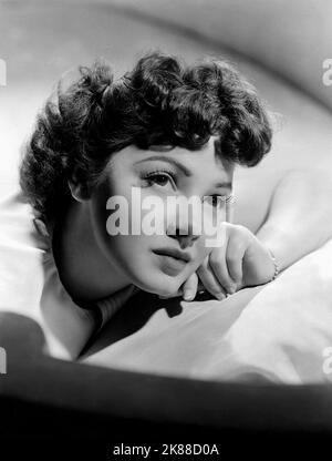 Kathryn Grayson actrice 01 mai 1945 **AVERTISSEMENT** cette photographie est destinée à un usage éditorial exclusif et est le droit d'auteur de la Société du film et/ou du photographe assigné par la Société du film ou de la production et ne peut être reproduite que par des publications dans le cadre de la promotion du film ci-dessus. Un crédit obligatoire pour la société de film est requis. Le photographe doit également être crédité lorsqu'il est connu. Aucune utilisation commerciale ne peut être accordée sans l'autorisation écrite de la Société du film. Banque D'Images