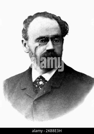 Emile Zola Writer (1840-1902) 01 May 1885 **AVERTISSEMENT** cette photographie est à usage éditorial exclusif et est protégée par les droits d'auteur de la Société du film et/ou du photographe désigné par la Société du film ou de la production et ne peut être reproduite que par des publications dans le cadre de la promotion du film ci-dessus. Un crédit obligatoire pour la société de film est requis. Le photographe doit également être crédité lorsqu'il est connu. Aucune utilisation commerciale ne peut être accordée sans l'autorisation écrite de la Société du film. Banque D'Images