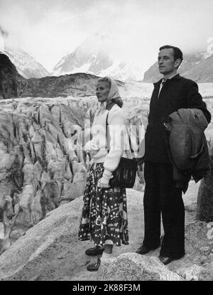 Ann Todd & David Lean Directrice & actrice mari & femme Mountain Scene 21 mai 1948 **AVERTISSEMENT** cette photographie est destinée à un usage éditorial exclusif et est protégée par les droits d'auteur de la Société cinématographique et/ou du photographe désigné par la Société de film ou de production et ne peut être reproduite que par les publications de Conjointement avec la promotion du film ci-dessus. Un crédit obligatoire pour la société de film est requis. Le photographe doit également être crédité lorsqu'il est connu. Aucune utilisation commerciale ne peut être accordée sans l'autorisation écrite de la Société du film. Banque D'Images