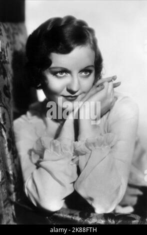 Nancy Carroll actrice 01 mai 1930 **AVERTISSEMENT** cette photographie est à usage éditorial exclusif et est le droit d'auteur de la Société du film et/ou du photographe assigné par la Société du film ou de la production et ne peut être reproduite que par des publications dans le cadre de la promotion du film ci-dessus. Un crédit obligatoire pour la société de film est requis. Le photographe doit également être crédité lorsqu'il est connu. Aucune utilisation commerciale ne peut être accordée sans l'autorisation écrite de la Société du film. Banque D'Images