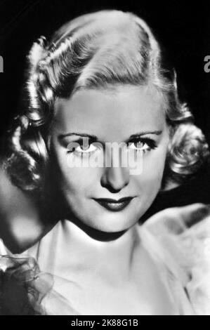 Joan Bennett actrice 01 mai 1940 **AVERTISSEMENT** cette photographie est à usage éditorial exclusif et est le droit d'auteur de la Société du film et/ou du photographe assigné par la Société du film ou de la production et ne peut être reproduite que par des publications en conjonction avec la promotion du film ci-dessus. Un crédit obligatoire pour la société de film est requis. Le photographe doit également être crédité lorsqu'il est connu. Aucune utilisation commerciale ne peut être accordée sans l'autorisation écrite de la Société du film. Banque D'Images