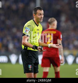 Genova, GE, Italie. 17th octobre 2022. Italie, Genova, oct 17 2022: Marco Di Bello (arbitre) parle à un joueur dans la seconde moitié pendant le match de football SAMPDORIA vs AS ROMA, Serie A Tim 2022-2023 day10 stade Ferraris (Credit image: © Fabrizio Andrea Bertani/Pacific Press via ZUMA Press Wire) Banque D'Images