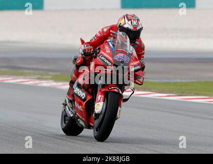 Kuala Lumpur, Malaisie. 21st octobre 2022. Le pilote australien Jack Miller de l'équipe Ducati Lenovo dirige son vélo pendant la séance d'entraînement libre MotoGP du Grand Prix Petronas de Malaisie au circuit international de Sepang. (Photo de Wong Fok Loy/SOPA Images/Sipa USA) Credit: SIPA USA/Alay Live News Banque D'Images