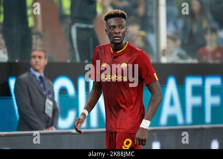 Genova, GE, Italie. 17th octobre 2022. Italie, Genova, octobre 17 2022: Tammy Abraham (AS Roma Striker) remplacé, quitte le terrain à 68' pendant le match de football SAMPDORIA vs AS ROMA, Serie A Tim 2022-2023 day10 stade Ferraris (Credit image: © Fabrizio Andrea Bertani/Pacific Press via ZUMA Press Wire) Banque D'Images