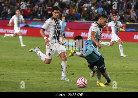 Pachuca, Mexique. 20th octobre 2022. Erick Sanchez (R) de Pachuca Tuzos et Celso Ortà-z de Monterrey FC en action pendant le match de football semi-fin entre Tuzos et Monterrey du tournoi d'ouverture 2022 de la MX League au stade Hidalgo. On 20 octobre 2022 à Pachuca, Mexique. (Credit image: © Ismael Rosas/eyepix via ZUMA Press Wire) Credit: ZUMA Press, Inc./Alamy Live News Banque D'Images