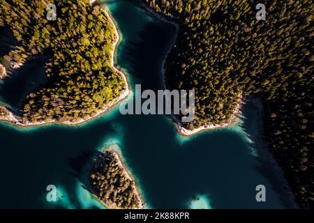 Photographie aérienne d'Eibsee en Allemagne Banque D'Images