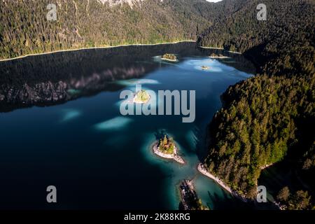 Photographie aérienne d'Eibsee en Allemagne Banque D'Images
