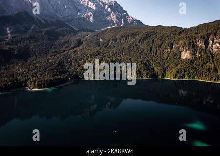 Photographie aérienne d'Eibsee en Allemagne Banque D'Images