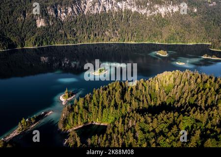 Photographie aérienne d'Eibsee en Allemagne Banque D'Images