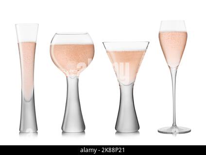 Ensemble de plusieurs verres de champagne et de vin rose sur fond blanc.Balloon en forme de flûte et prosecco de luxe. Banque D'Images