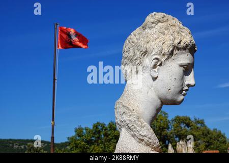 La tête d'Apollon de Butrint, B. était une ancienne ville grecque et plus tard romaine et un évêché à Epirus, site du patrimoine mondial de l'UNESCO, République d'Albanie Banque D'Images