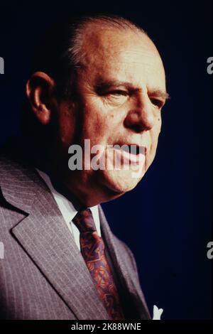 Élections présidentielles : campagne de Raymond barre à Clermont-Ferrand, Puy-de-Dome, France, 1988 Banque D'Images