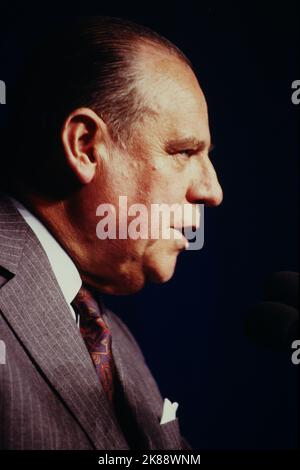 Élections présidentielles : campagne de Raymond barre à Clermont-Ferrand, Puy-de-Dome, France, 1988 Banque D'Images