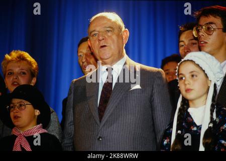 Élections présidentielles : campagne de Raymond barre à Clermont-Ferrand, Puy-de-Dome, France, 1988 Banque D'Images