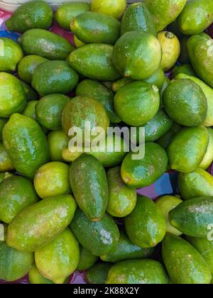 Un gros plan de guavas brillants Banque D'Images