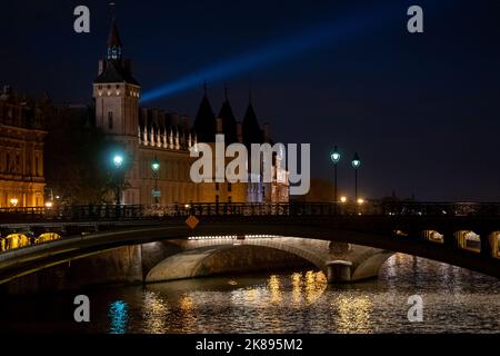 La conciergerie est un ancien palais de justice et prison de Paris, situé à l'ouest de l'Île de la Cité, en contrebas du Palais de Justice. Banque D'Images