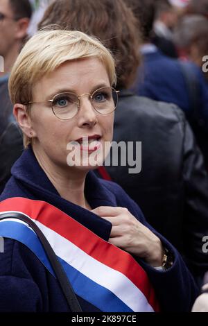 Paris, France. 18th octobre 2022. Clementine Autain assiste à la manifestation interprofessionnelle à l'appel des syndicats à Paris, France. Banque D'Images