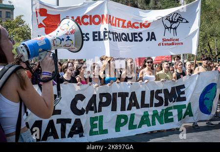 Grève mondiale des changements climatiques sur la place Universitat organisée par des étudiants catalans et internationaux. Barcelone, septembre Banque D'Images