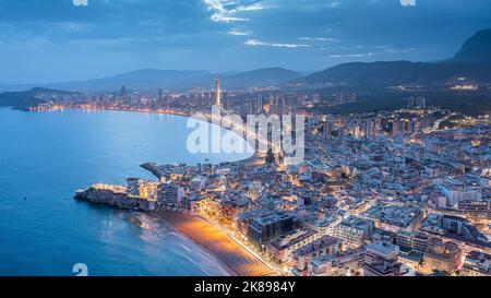 Vue aérienne de nuit. Benidorm. Alicante. Communauté de Valence. Espagne Banque D'Images