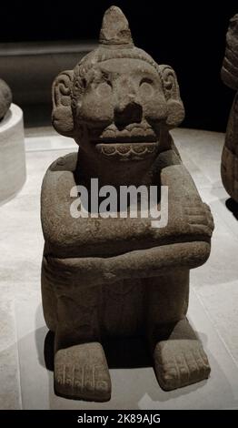 Grès assis figure de Mictlantecuhtli, le dieu aztèque de la mort. Banque D'Images