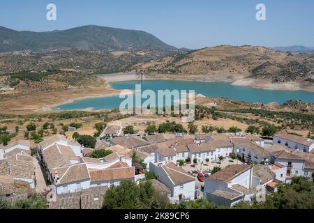 Vue sur le lac de Zahara de la sierra ronda cadiz Banque D'Images