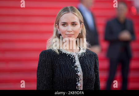 Cannes, Frankreich. 17th octobre 2022. Cannes, France - 17 octobre 2022 : MIPCOM avec tapis rouge « les Anglais » et Emily Blunt (actrice). Mandoga Media Allemagne, RX France, télévision, TV/dpa/Alay Live News Banque D'Images