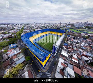 Tir de drone du stade la Bombonera, stade du Club Atletico Boca Juniors, quartier de la Boca à Buenos Aires. Banque D'Images