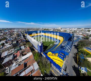 Tir de drone du stade la Bombonera, stade du Club Atletico Boca Juniors, quartier de la Boca à Buenos Aires. Banque D'Images