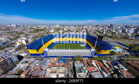 Tir de drone du stade la Bombonera, stade du Club Atletico Boca Juniors, quartier de la Boca à Buenos Aires. Banque D'Images