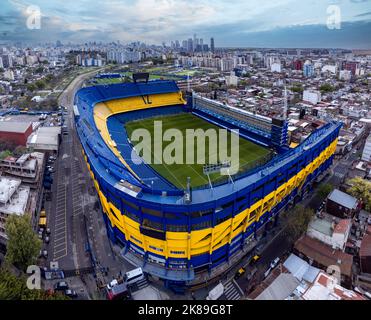 Tir de drone du stade la Bombonera, stade du Club Atletico Boca Juniors, quartier de la Boca à Buenos Aires. Banque D'Images