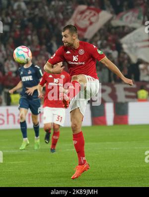 21 octobre 2022, stade MEWA, Mayence, GER, 1.FBL, 1.FSV FSV Mayence 05 vs 1.FC Cologne, la réglementation DFL interdit toute utilisation de photographies comme séquences d'images et/ou quasi-vidéo. Dans l'image Alexander Hack (Mayence) Banque D'Images