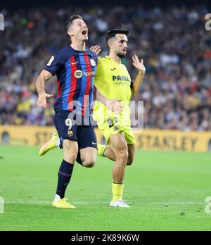 Sabadell, Barcelone, Espagne. 20th octobre 2022. Barcelone Espagne 20.10.2022 Robert Lewandowski (FC Barcelone) gestes pendant la Liga Santander entre le FC Barcelone et Villarreal CF au Camp Nou le 20 octobre 2022 à Barcelone. (Image de crédit : © Xavi Urgeles/ZUMA Press Wire) Banque D'Images